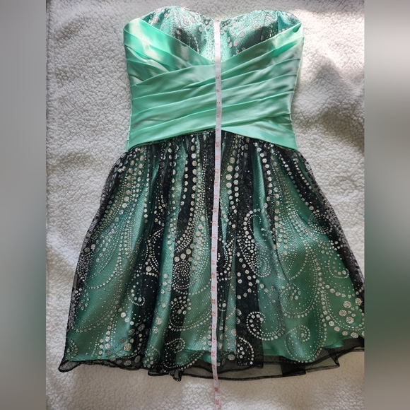 Hailey Logan by Adrianna Papell party dress - Picture 4 of 11